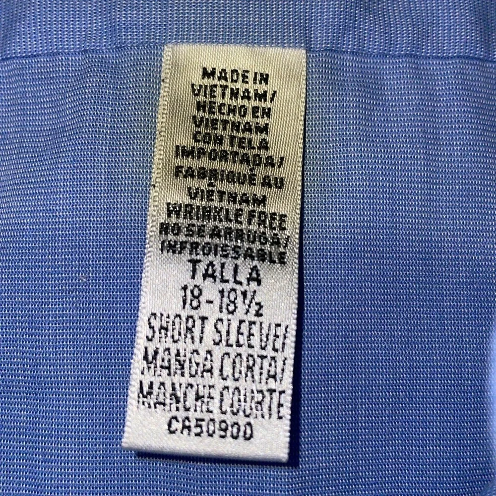Van Heusen Short Sleeve Button down Shirt. Size 18-18.5. End On End. - Picture 3 of 7